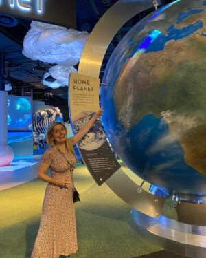 Cressida Cowell Instagram - There’s nothing like standing next to a gigantic Globe to make you realise that we’re really quite up north planetary-wise here in the U.K…it’s a long way UP there…

Thankyou to everyone who came to my talk about #WhichWayRoundTheGalaxy in Leicester’s incredible  National Space Centre today, you were a wonderful audience…

This is the place to go if your kid is interested in space and the stars…so interactive and exciting

Which Way to Anywhere looked so wonderful up in those starry skies of the Plantarium

🌏⭐️🌗💫🪐