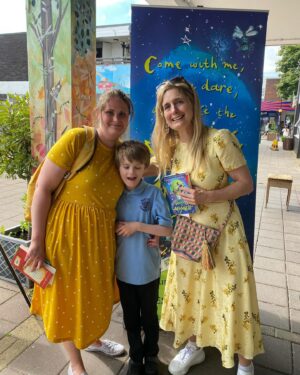Cressida Cowell Instagram - Thankyou to all the schools who came to my event at the Warwick arts centre, and to everyone who came to the signing at @kenilworthbooks afterwards…here with the very wonderful @debtex69 who organised this event so beautifully, the team at @kenilworthbooks and some of the kids and their parents who came along on such a beautiful day #❤️📚