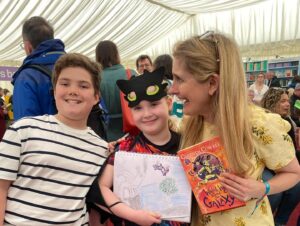 Cressida Cowell Instagram - THANKYOU to everyone who came to my #WhichWayRoundtheGalaxy event @hayfestival yesterday, you were the most magnificent audience,and it was so wonderful in the signing queue to see all your incredibly creative and imaginative ideas for magical landscapes and creatures …
#IloveHay
#❤️📚