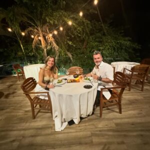 Cristián Sánchez Instagram - Pucha que lo hemos pasado bien!!!! A ver, no nos mal entiendan, amamos a nuestros niños pero pucha que es rico estar solos a veces… sin escuchar el mamaaaaaá…. Bueno, hemos conversado, tomado sol, hecho deporte (de todo tipo 😜), comido rico y tantas otras cosas…. Nos hemos puesto súper al día gracias a esta súper invitación del hotel TRS Yucatán de la Riviera Maya. 
- Un hotel sólo para adultos 
- Comida realmente rica en sus diferentes restaurantes - Servicio premium con mayordomo 
- Playa preciosa, mar calentito
Y un largo etc……. 

Gracias totales!!!!
@trsyucatanhotel #honoringyourfreedom #rivieramaya 

-