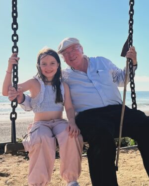 Cristián Sánchez Instagram - Es gratis pero vale INFINITO: pasar tiempo con los abuelos 👴🏻 👵🏻…
La Gracia y el Hush… qué linda esa complicidad y conexión!!!! ❤️❤️❤️