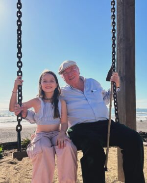Cristián Sánchez Instagram - Es gratis pero vale INFINITO: pasar tiempo con los abuelos 👴🏻 👵🏻…
La Gracia y el Hush… qué linda esa complicidad y conexión!!!! ❤️❤️❤️