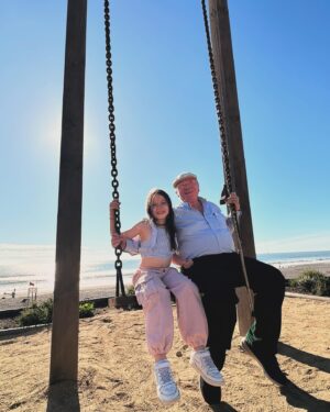Cristián Sánchez Instagram - Es gratis pero vale INFINITO: pasar tiempo con los abuelos 👴🏻 👵🏻…
La Gracia y el Hush… qué linda esa complicidad y conexión!!!! ❤️❤️❤️