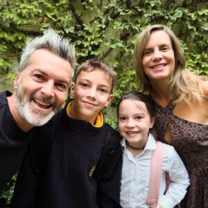 Cristián Sánchez Instagram - Listo! Nos lanzamos! Un año más de colegio. Vamos por este 2024 llenos de energía y actitud!!! Besos a los niños y también a los papás y cuidadores! Con todo pa adelante no más! 🏫✏️📒📏🎒❤️