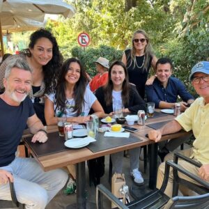 Cristián Sánchez Instagram - Nos conocimos hace más de 20 años haciendo el matinal del 13 VIVA LA MAÑANA ☀️… y esa amistad sigue hasta hoy!!!! Mucha risa… 🤣 Los quiero!!!! 😍❤️