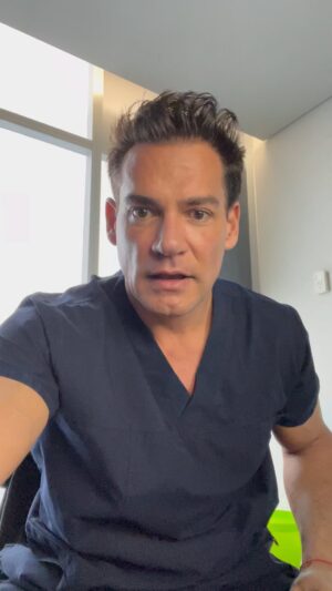 Cristián de la Fuente Instagram - Es temporada de alianzas y saludos en Chile Les propongo algo…
Cambiemos los saludos por ayuda a quienes lo necesitan. Creo que es mejor premiar a quien ayuda más que premiar a quien consigue un saludo. Pero igual si necesitan un saludo pueden editar este vídeo…

Suerte!!!
Y que tú alianza gane