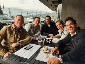 Cristián de la Fuente Instagram - Un café con grandes conclusiones e ideas para fortalecer la seguridad y calidad de vida de los vecinos de Lo Barnechea 💪🏻

Gracias @iamdelafuente @jorge_alessandri @crislabbe y @jose_labbe_m por reconocer toda mi experiencia y conocimiento en gestión municipal, y por aceptar tomarnos un café para conversar sobre lo que importa: cómo apoyar a mis vecinos y llevar a nuestra comuna al siguiente nivel 🇨🇱