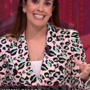 Cristina Plaza Instagram - Aquí la última #celebrityplaza ✨🤍 Mañana #domingo más en @larocalasexta 

👗 @minuetoofficial 

#celebrities #famosos #news #oscars23 #shakira #jimmyfallon #jimmykimmel #irelandbaldwin #kimbasinger #kardashian #geirgina #casio #smile #goodvibesonly