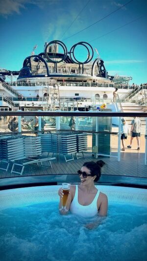 Cristina Plaza Instagram - Y todo lo bueno se acaba… pero estas #vacaciones en el #mar estarán siempre en mi cabecita y en mi corazón 🩷👑🌊 Nunca había estado en un #crucero e ir por primera vez con dos #bebes me daba miedito pero @msccruisesofficial y todo el equipo de #mscseaview han hecho que toda esta aventura haya sido inolvidable ✨🤍🚢

Si no lo habéis probado, no lo penséis, es un SÍ rotundo, y aquí el #recap que lo demuestra 🫶🏻⚓️

#unviajehacialabelleza #lovefrommsc #livefrommsc #sealife #cruceromediterraneo #cannes #genova #roma #civitavecchia #mallorca #palmademallorca #españa #italia #francia #smile #goodvibesonly #sunset