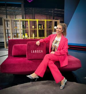 Cristina Plaza Instagram - Hoy #wearebarbie en @larocalasexta @lasexta 🩷✨

👚 @mollybracken_official 
👡 @defloresyfloreros_bailarinas 

#tv #work #laroca #lasexta #defloresyfloreros #mollybracken #pinklover #pink #barbie #sunday #domingo #outfitinspiration #outfitpost #smile #goodvibesonly