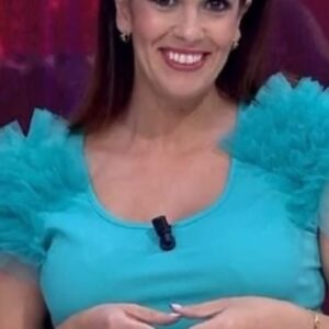 Cristina Plaza Instagram - Aquí el #celebrityplaza del #domingo en @larocalasexta 🌟🎡😂 La semana que viene más 🎠

👚 @minuetoofficial 

#celebrities #famosos #gloriacamila #kardashian #pique #shakira #lasexta #tv #work #smile #tvprogram