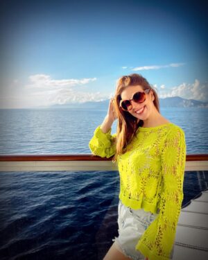 Cristina Plaza Instagram - Todo esto ha sido lo que he vivido esta semana… @msccruisesofficial ✨🩷🌊

1.- Brindis cada atardecer
2.- Risas y burbujas
3.- #relax en el #spa #mscaureaspa 
4.- mi primer #diadelamadre de dos 
5.- #cenas tematicas cada #noche
6.- #turista en #roma
7.- olor a #mar 24/7
8.- celebrando la #vida

#crucero #msccruises #sealife #cruceromediterráneo #unviajehacialabelleza #mediterraneo #smile #goodvibesonly #holidays