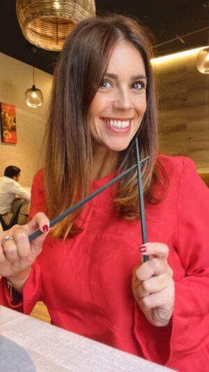 Cristina Plaza Instagram - Hoy es mi último día con 33… 🙈 y he decidido despedirlos por todo lo alto visitando @gaman_madrid 🍣🥟 el templo de la #comidanikkei ✨❤️ otro súper descubrimiento de mis @idolyagency_official 

Los platos de @luisarevalo_gaman son para llorar, aquí os dejo un resumen de la experiencia 🩵🔝

#restaurantesmadrid #madrid #foodlover #gaman #nikkei #niguiris #plazafoodexperience