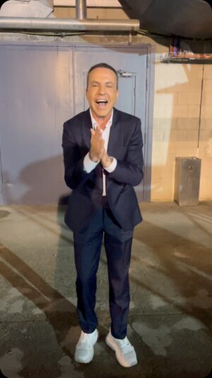 Cristóbal Soria Instagram - No dejes de lloraaaaaaaaarrrr…🎼🎶
No dejes de lloraaaaaaaaarrrr…🎼🎶

Que el real de madrid no juega a naaaaa…!!!🎶🎼🎶🎼

Jajajajaja