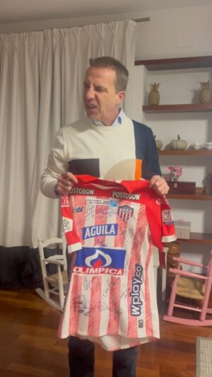 Cristóbal Soria Instagram - Enhorabuena al @juniorclubsa 
Felicidades Junior tú papá…!!!