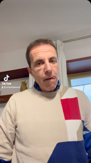 Cristóbal Soria Instagram - El ADN del real de madrid es mentira…espera que os lo digo otra vez…MENTIRA…!!!
El verdadero ADN del real de madrid es el colectivo arbitral y los más de 120 años de historia del equipo de Florentino dan buena cuenta de ello…!!!