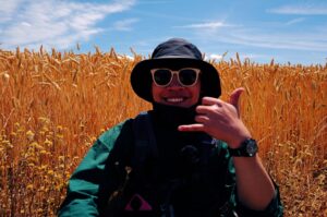 Crowd Lu Instagram - 人在西班牙，16到29度，
太陽曬很熱，不曬很冷，
腳用力踏會往前，不用力也不會往後，
離終點還有665公里 🔅

#buencamino
#caminodesantiago