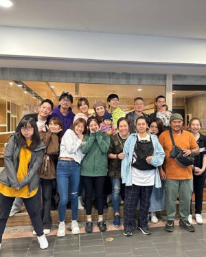 Crystal Lin Instagram - 雨後驕陽十年了
導演爸爸升級導演阿公
周家班也變成周家托嬰中心
以後約吃飯應該要到親子餐廳了🤣

#周曉鵬導演 #閃亮的日子 #雨後驕陽 #谷風少年