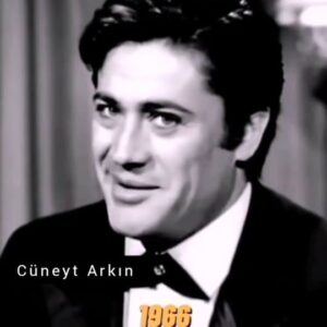 Cüneyt Arkın Instagram - Cüneyt Arkın ❤️

#cüneytarkın #actor #jön #sinema #film #tb #tbt