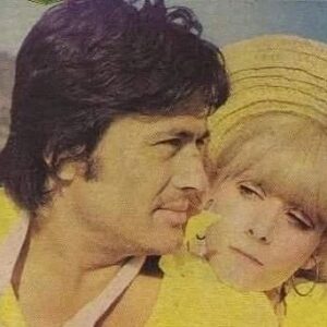 Cüneyt Arkın Instagram - 1 HAZİRAN 1968 56 yıl su gibi attı gitti seni ilk gördüğüm an dün gibi aklımda çilli kız neden bu kadar hüzünlüsün bu kalabalıkta neden bu kadar yalnız ve durgunsun diyerek bana yaklaştı ilk söylediği söz buydu ilk tanışmamız böyle oldu seni çok özlüyorum çok özlüyorum çok özlüyorum bir gün bir yerde buluşacağız zaten hoşçakal Malkoçoğlu ❤️

#cüneytarkın #betülarkın #haziran #özlem #sevgi #tb #tbt #i̇stanbul