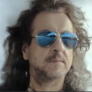 Cüneyt Mete Instagram - Gitti çocukluğumdan gençliğimden bi parça daha!