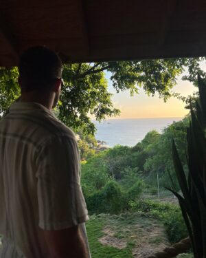 Curtis Pritchard Instagram - Unbelievable food and views 🏝️🤤