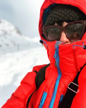 Cynthia Falabella Instagram - Eu estou vendo a neve depois de tanto ter imaginado e vivido isso em todos os Livros e Filmes e Histórias .
É muito frio , é assustador , é muito divertido , é muito bonito, um sonho 🤍