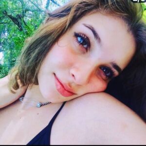 Cynthia Falabella Instagram - Ontem foi aniversário da Minha Princesa Gata que fez  17 anos! Te Amo IRENE! Vc é DEMAIS! ♥️♥️♥️♥️♥️♥️♥️ ( desculpa o atraso da Titia🙃)