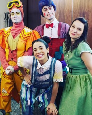 Cynthia Falabella Instagram - Alegria estar no Sesc São José dos Campos fazendo como atriz A Minicostureira! Peça que dirigi com Débora minha irmã! Muito Amor por esse Projeto!