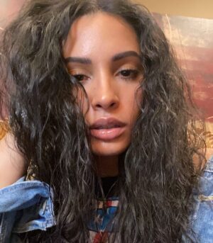 Cynthia Rodriguez Instagram - Curly or straight? 🤔