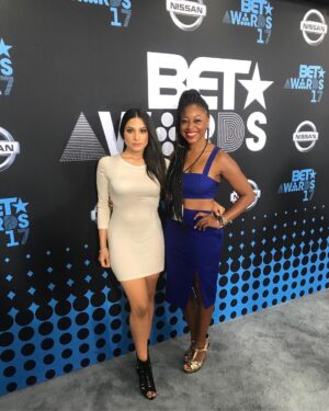 Cynthia Rodriguez Instagram - 2017 BET Awards grey carpet with @kinyaclaiborne
• 
Stylist/MUA: @shannonpezzetta 💄