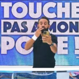 Cyril Hanouna Instagram - Que va choisir @cyrilhanouna entre le padel et #TPMP ? 

On se retrouve lundi 29 août en direct dès 18h pour un énorme début de saison 😅🎉

Merci @stadefrancaisofficiel ❤