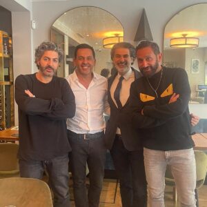 Cyril Hanouna Instagram - Gros kiff ce midi au @leshkoun! On s est régalé ! 😍