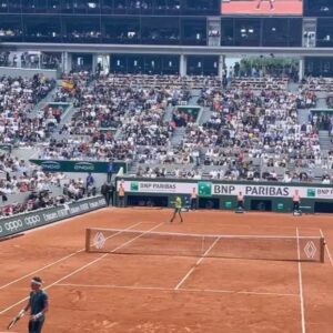 Cyril Hanouna Instagram - Finale de kif avec les potos @teddyriner et @olivier.gabison! Vamos Rafa 🧡🎾 @rafaelnadal