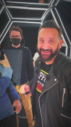 Cyril Hanouna Instagram - Mes chéris dans quelques instants on se retrouve sur @c8lachaine pour un @tpmptv de folie, on va fêter les 12 ans de l émission! Merci de votre fidélité indéfectible, merci aux équipes et aux chroniqueurs pour toutes ces années 🙏🏽💜