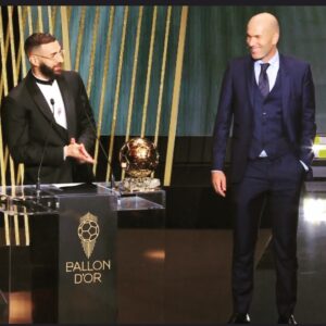 Cyril Hanouna Instagram - Bravo à mon @karimbenzema 🔥🔥🔥 #legende #ballondor #zidane