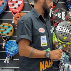 Cyril Hanouna Instagram - Les vacances avec moi c’est : padel padel padel ! 😂🎾