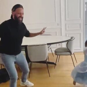 Cyril Hanouna Instagram - Je bosse dur pour ce soir mes chéris! 😂😂
