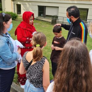 Cyril Hanouna Instagram - Journée #Baniday ⤵️ 
À la rencontre des enfants de l'hôpital @hpr_bullion 🫶🏽

Merci à l'association @lagranderecrepourlenfance qui ont régalé tous les enfants, j ai passé un moment formidable!