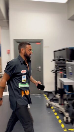 Cyril Hanouna Instagram - Aujourd’hui c’était la journée pilote 👨‍✈️ pour les équipes de #TPMP ! 

On a trop hâte de vous montrer toutes les nouveautés de cette nouvelle saison 📺
