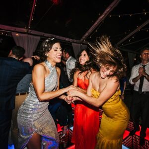 Cyrina Fiallo Instagram - Will probably post about this day forever ✨

🪩

🔆

🏝️

💃🏾

🕺🏾

#bestdayever #discoballs #lightupdancefloor #myloves #miami #welcometomiami🌴