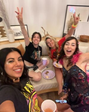 Cyrina Fiallo Instagram - 90’s sleepover, star gazing, Aerosmith, glow party, skates, bubbles…my friends are my heroes✨

🕺🏾

💫

🍕

🛼

#90s #desert #bffs #pioneertown #glowparty #bubblegun #adultsleepover #aerosmithfans