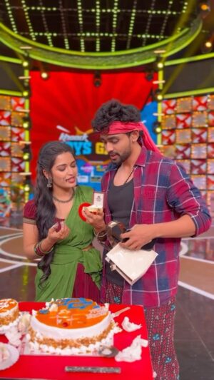 D Gautham Krishna Instagram - Happy birthday ra my hardworking champ 🎺@priyankamjain___0207 You stay happy and blessed always ! I know how hard you work each day! I know you will achieve greater and greater heights everyday ! From your loving annayya ! Missing you ra bava @shivakumar_marihal here ! Coz it was a shoot day !  Happy happy bday ra !
#gauthamkrishna #priyankajain #brotherhood
Vc : @tastyteja 
#priyankajain #gauthamkrishna