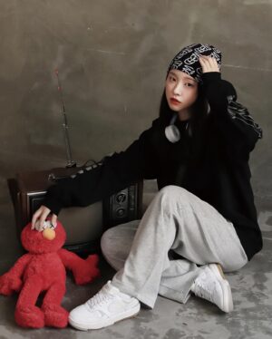 Da She Wan Instagram - 耶~~~久等了各位 ! !
潮丸十二生肖系列正式推出第 𝟐 彈 .ᐟ‪.ᐟ
潮丸宇宙－『賽博龐克_痞格豬系列』
想不到吧~~~~~耶~~~~~
早在今年春天就已經密集展開會議和設計，
開發出了多項全新款式，
就是要讓各位在今年秋冬......
可以有更多元的穿搭感受 ! !
－
→ 傳送門 : https://reurl.cc/x6WD0V
－
🐷本季推出 𝟓 種款式 .ᐟ‪.ᐟ任君挑選：
賽博龐克 痞格豬_短TEE
／
賽博龐克 豚骨鍋_短TEE
／
賽博龐克 痞格豬_拉鍊帽外套
／
賽博龐克 痞格豬_大學TEE
／
賽博龐克 痞格豬_帽TEE

#秋冬新上市 #十二生肖亥年 
■ 實體門市 :
□ 𝐆𝐨𝐨𝐝𝐁𝐮𝐲 育才店 : 台中市北區育才北路 36 號
□ 營業時間：週ㄧ至週日 14：00 ~ 22：00

#大蛇丸 #潮丸 #Chaowan #大尺碼 #豬年 #秋冬 #亥年