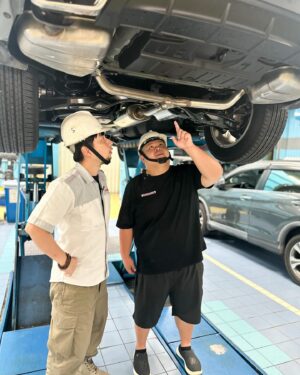 Da She Wan Instagram - 耶～這次少年邀請一起拍攝，宣傳老司機推坑活動，身為CR-V車主的我當然是義不容辭，一日本田終生本田魂，這次拍攝也讓我回憶起當初在本田工作的日子，有一種回娘家的感覺，既感動又興奮！想知道更詳細內容的朋友趕緊去超認真少年頻道觀看，不僅可以知道更多汽車相關知識還可以參加好康活動，還不趕快跟著比起嗨起來！
@imseriou