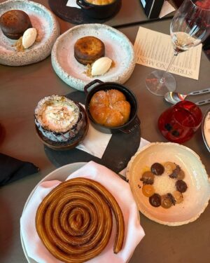 Dabiz Muñoz Instagram - Sunday brunch at @streetxo.dubai !!! 
“Tapas❌⭕️ and the Xef Paellas”
It was spectacular and unique, stay tuned for the upcoming news ❤️❌⭕️🪽