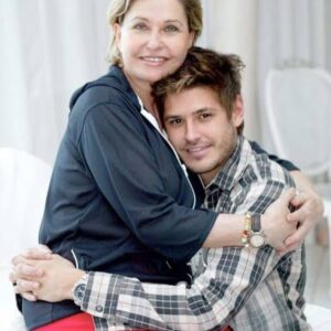 Dado Dolabella Instagram - @pepitarodriguezoficial de todos seus superpoderes, seja no palco, nas telas, na cozinha, nos livros, seu maior talento sem dúvida é ser mãe! ❤️‍🔥

Nos piores e melhores momentos sua força e seu amor fazem superar tudo na vida! 

Um axé bem grande pra vc e tb não posso esquecer da minha mãe preta (foto 2), onde quer que você se encontre, saiba que te amo minha Lilica, muito do que sou tb vem de você. ❤️

Muito amor e gratidão 🧡 pra todas as mamães do mundo! 🙏🏽

Parindo uma nova semente… para uma nova gente, um novo mundo. 🌺