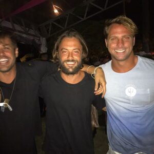 Dado Dolabella Instagram - Deus misericordioso, peço em nome do nosso amado @kayky.brito que seja restabelecida sua saúde. 🙏🏽

Pela gravidade do acidente, só de você estar vivo já demonstra o tamanho da sua força e da sua luz. ✨

Força guerreiro, ainda tem muito o que iluminar nesse plano. 💫

Pronta recuperação meu irmão!! 🙌🏽

Deus abençoe 💜