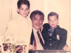 Dado Dolabella Instagram - Maior do que nunca no meu coração. Te amo pai. Obrigado por tudo! 🙏🏽🖤

#carloseduardodolabella #prasempre
