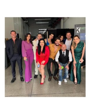 Dado Dolabella Instagram - Vem aí… 🔥🎬

Uma honra participar! Gratidão @recordoficial lá atrás fizemos história, mas o melhor está por vir! 🚀🚀🚀
#FamiliaRecord #Especial70anos

Terno e camisa: @marcelo.m.oficial
Cabelo: @dpaulahair_stylist